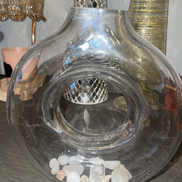 Elegant Clear Glass Vase - Picture 1 of 1
